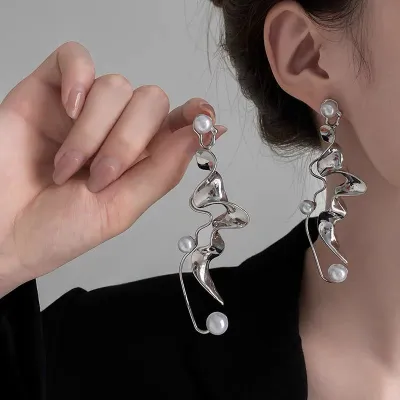 Fashion Creative Twisted Irregular Geometric Pearl Earrings