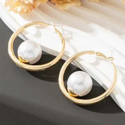 Simple Elegant Pearl Circle Stud Earrings