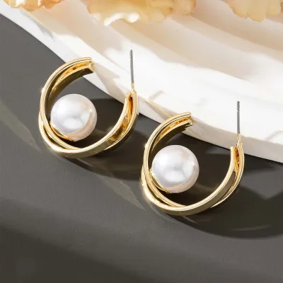 Simple Elegant Pearl Circle Stud Earrings