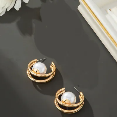 Simple Elegant Pearl Circle Stud Earrings