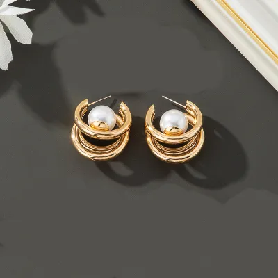 Simple Elegant Pearl Circle Stud Earrings