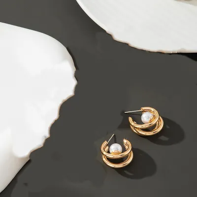 Simple Elegant Pearl Circle Stud Earrings