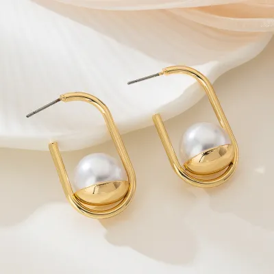 Simple Elegant Pearl Circle Stud Earrings