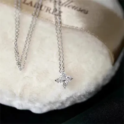 Women Simple Sterling Silver Four-Leaf Grass Rhinestone Pendant Necklace Cross Chain Sweet Style
