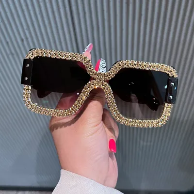 Women Fashion Distinctive Diamond Frameless One-Piece Square Sunglasses Metal PC