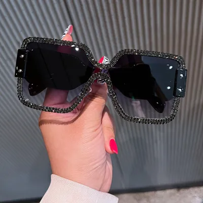Women Fashion Distinctive Diamond Frameless One-Piece Square Sunglasses Metal PC