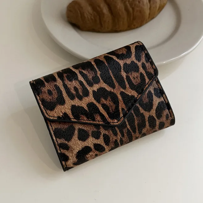 Women Fashion Simple Leopard Print PU Wallet with Magnetic Buckle