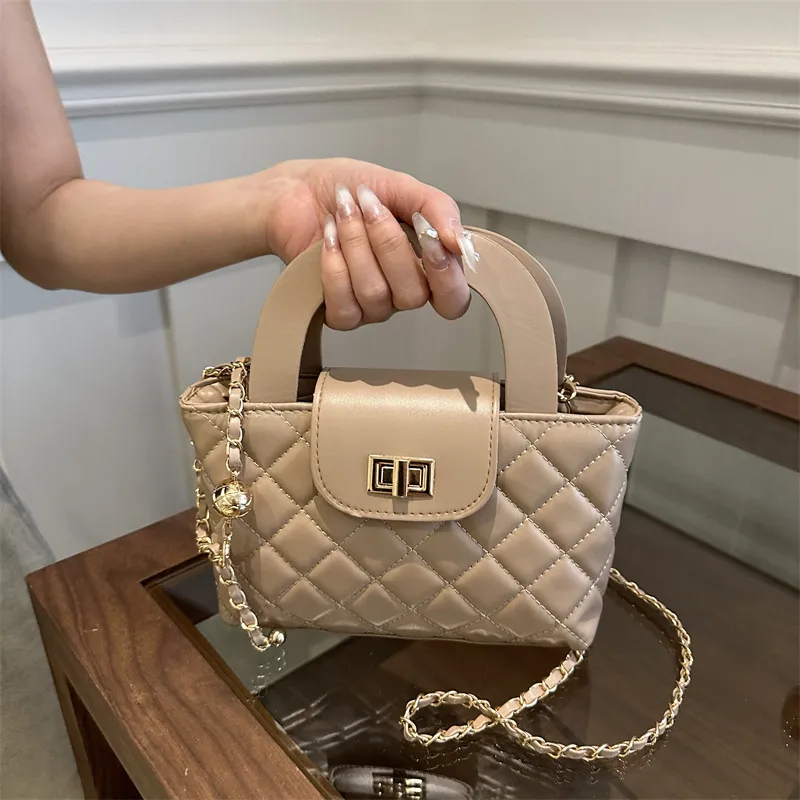 Women Fashion Casual Solid Color Square Rhombic Chain Handbag