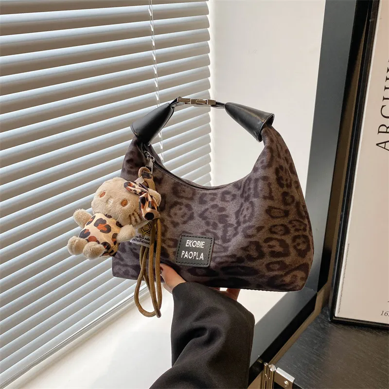 Women Fashion Leopard Print Dumpling-Shaped Shoulder Handbag With Ornaments Zipper Closure