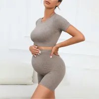 Traje de baño de cintura alta con soporte abdominal y malla de color liso para embarazadas.