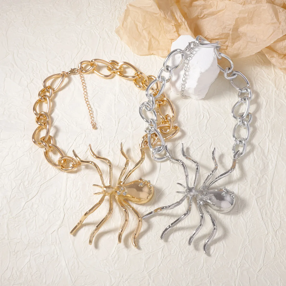 Women Fashion Exaggerated Alloy Spider Pendant Chain Necklace