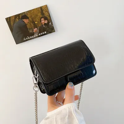 Simple Solid Color Stone Pattern Chain Crossbody Bag