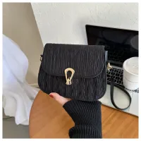 حقيبة كروس بودي قصيرة من القطيفة بنمط مبتسم لطيف