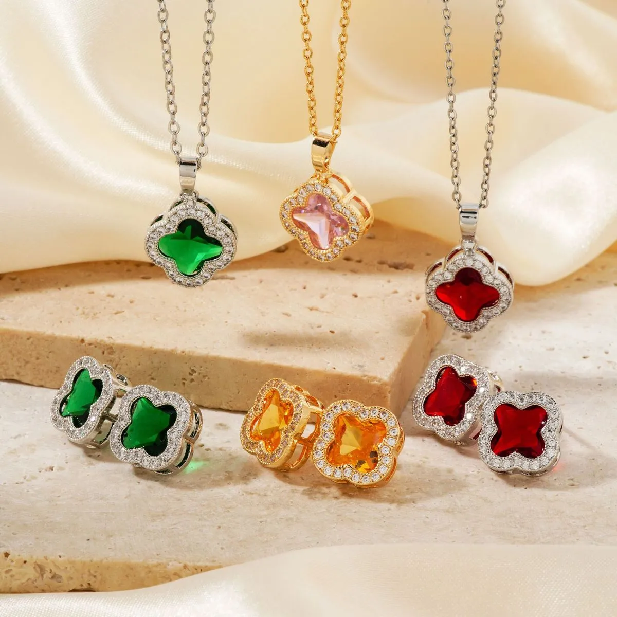 Exquisite Four-Leaf Clover Fashion Simple Earring Necklace Two-Piece Set for Women