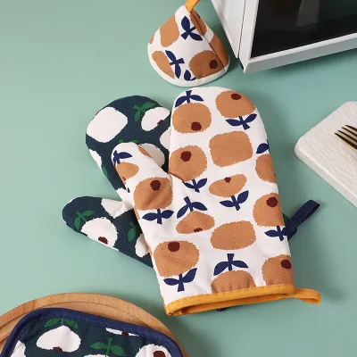 Simple Kitchen Baking High Temperature Resistant Thickened Microwave Heat Insulated Gloves Apple Pattern