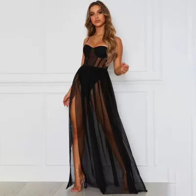 Vestido de mujer con tirantes finos y perspectiva sexy a la moda