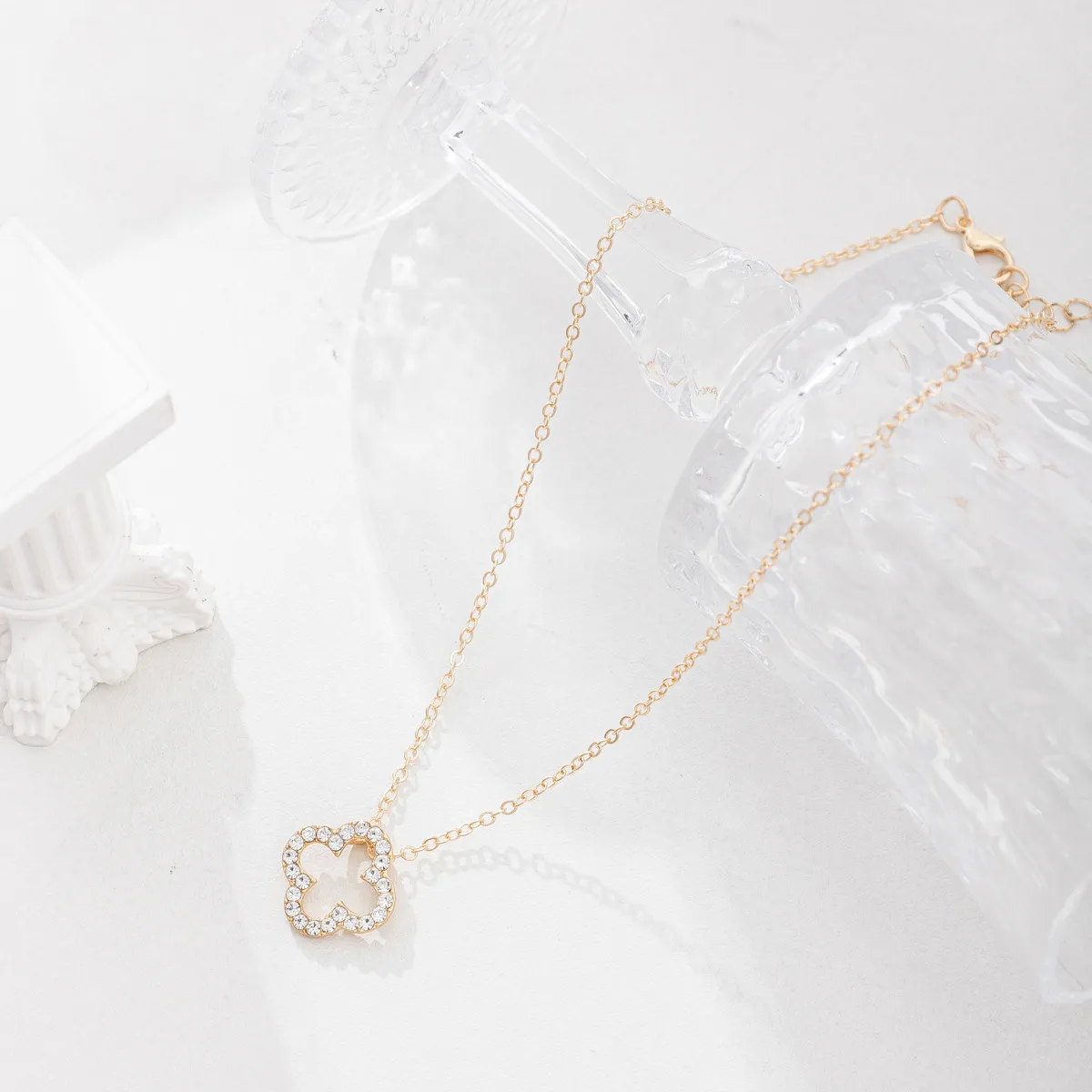 Women Fashion Hollow-Out Alloy Rhinestone Four-Leaf Clover Pendant Necklace