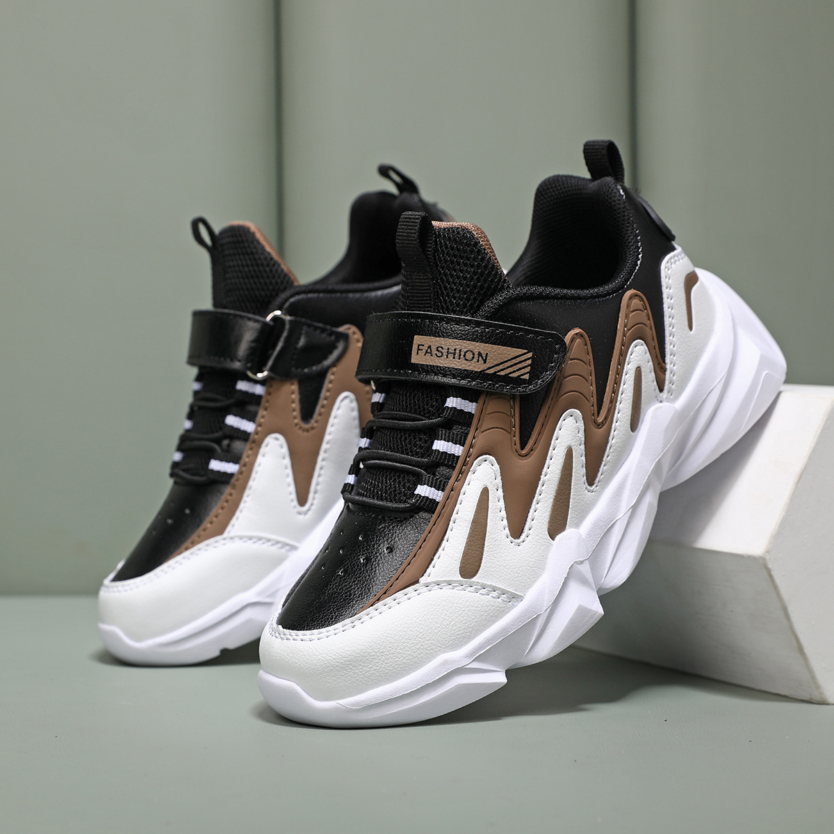 Wholesale Boy Fashion Casual Contrast Color Thick Soled Sneaker