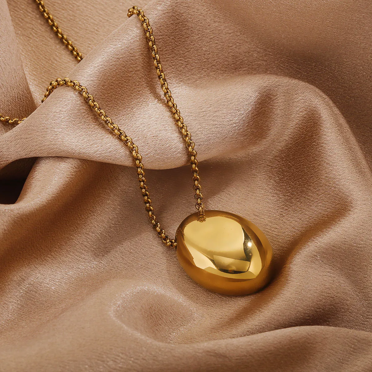 Women's Simple Geometric Water Drop Pendant Necklace in Titanium Steel, Light Luxury Style