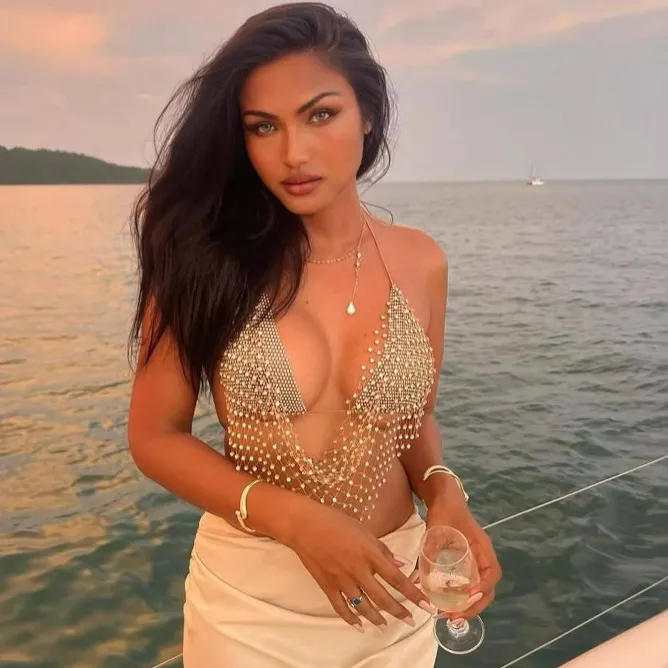 Women Sexy Rhinestone Fishing Net Halter-Neck Sleeveless Crop Top
