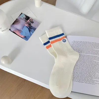 Women Contrast Color Embroidered Smiley Face Cotton Sport Socks