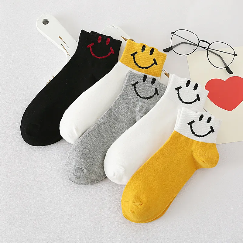 Women's Fashion Solid Color Embroidered Smiley Face Short Cotton Socks