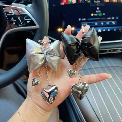 Llavero con colgante de corazón y lazo de moda creativa