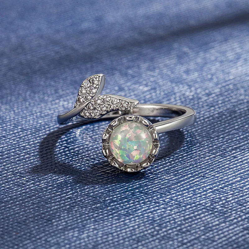 White Moonlight Rotating Ring Copper Fresh Sweet
