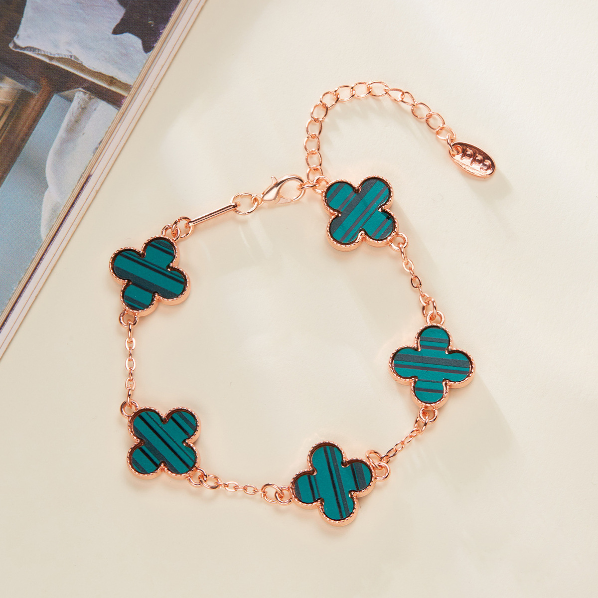 Wholesale Women Fashion Simple Four-Leaf Clover Bracelet