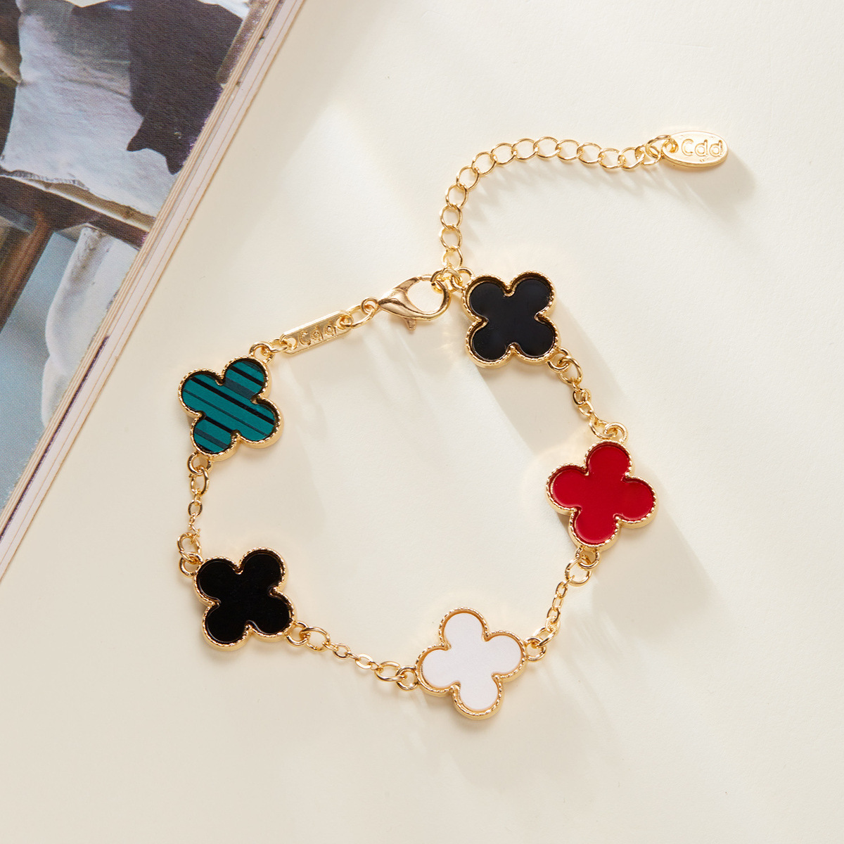 【tta】 FULL CLOVER BRACELET GRASS : ARCHIVE-049 Four-Leaf Clover Stranded Bracelet Set – ALEX AND ANI
