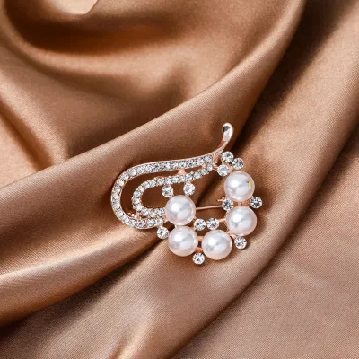 Fashion Elegant Women Pearl Brooch Floral Alloy