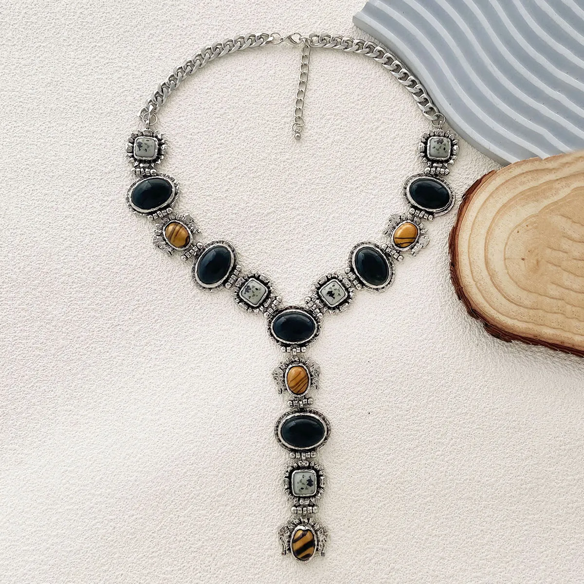 Women's Fashion Retro Geometric Pendant Necklace Zinc Alloy Resin Gem