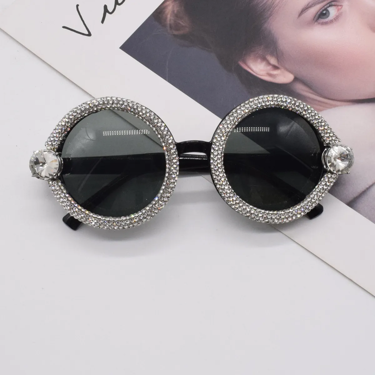 Women Fashion Rhinestone Round Frame Sunglasses