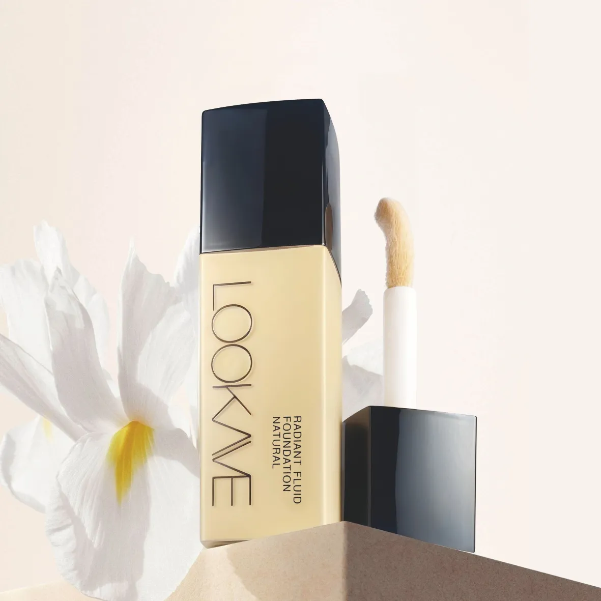 Lookave Brightening Sweat-Proof Waterproof Moisturizing Liquid Foundation Cream