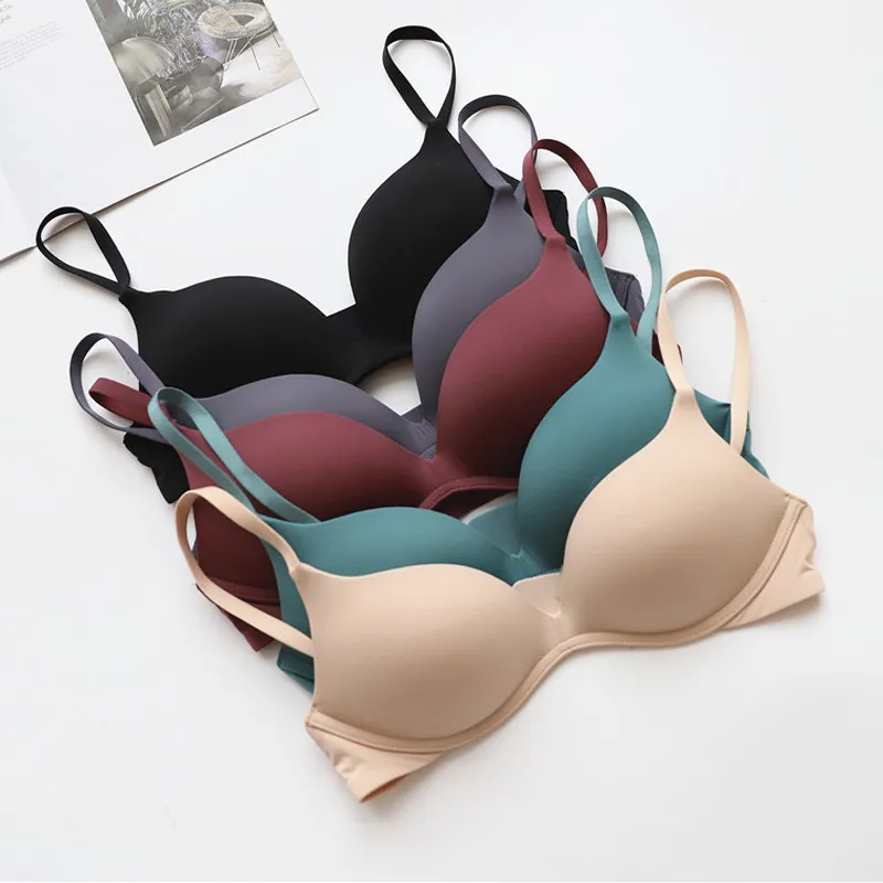 Women Simple Solid Color Seamless Gathered Wireless Bra
