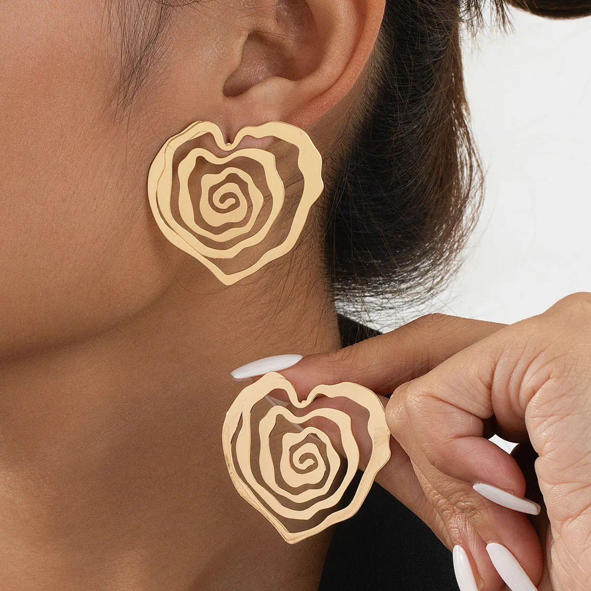 Fashion Exaggerated Heart-Shaped Metal Hollow Stud Earrings