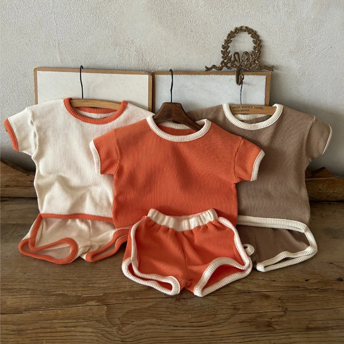 Baby Fashion Color Contrast Short Sleeve Top And Shorts Two-Piece Set For Boys 0-3T