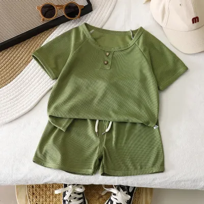 Boys' Simple Solid Color Short-Sleeved Top and Shorts Two-Piece Set - Casual Pullover Outfit for 3-14T