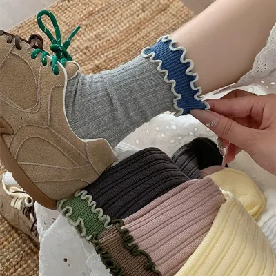 Medias de madera con orejas de moda