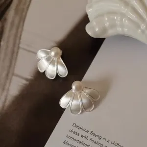 Simple Petal Pearl S925 Sterling Silver Stud Earrings Light Luxury Geometric