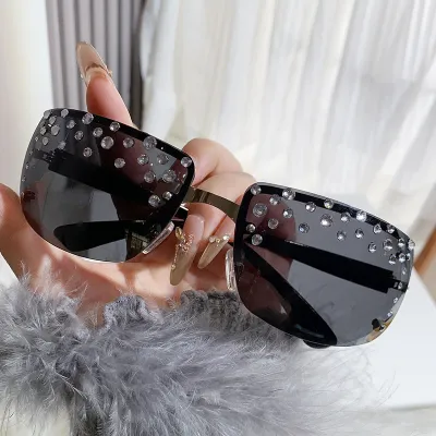 Pendientes creativos de moda para mujer con colgante de gafas de sol