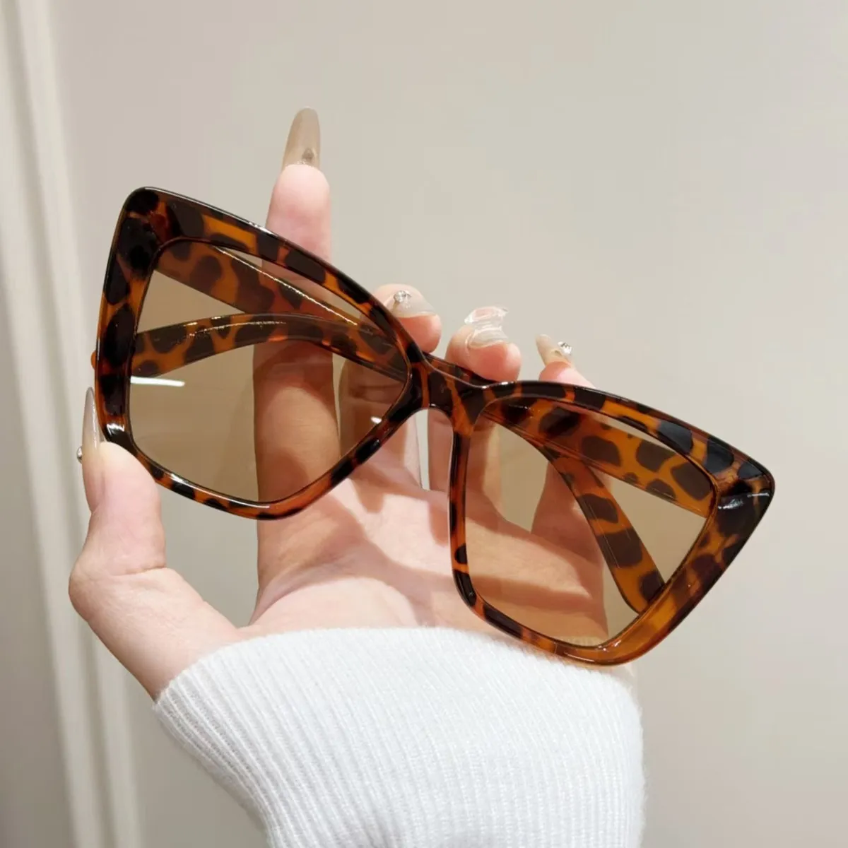 Women Fashion Large Frame Cat Eye Sunglasses
