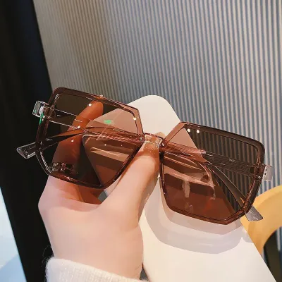Gafas de sol con bloques de colores irregulares y poligonales para mujer