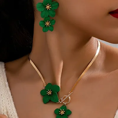 Fashion Elegant Alloy Floral Pendant Necklace Earrings Set