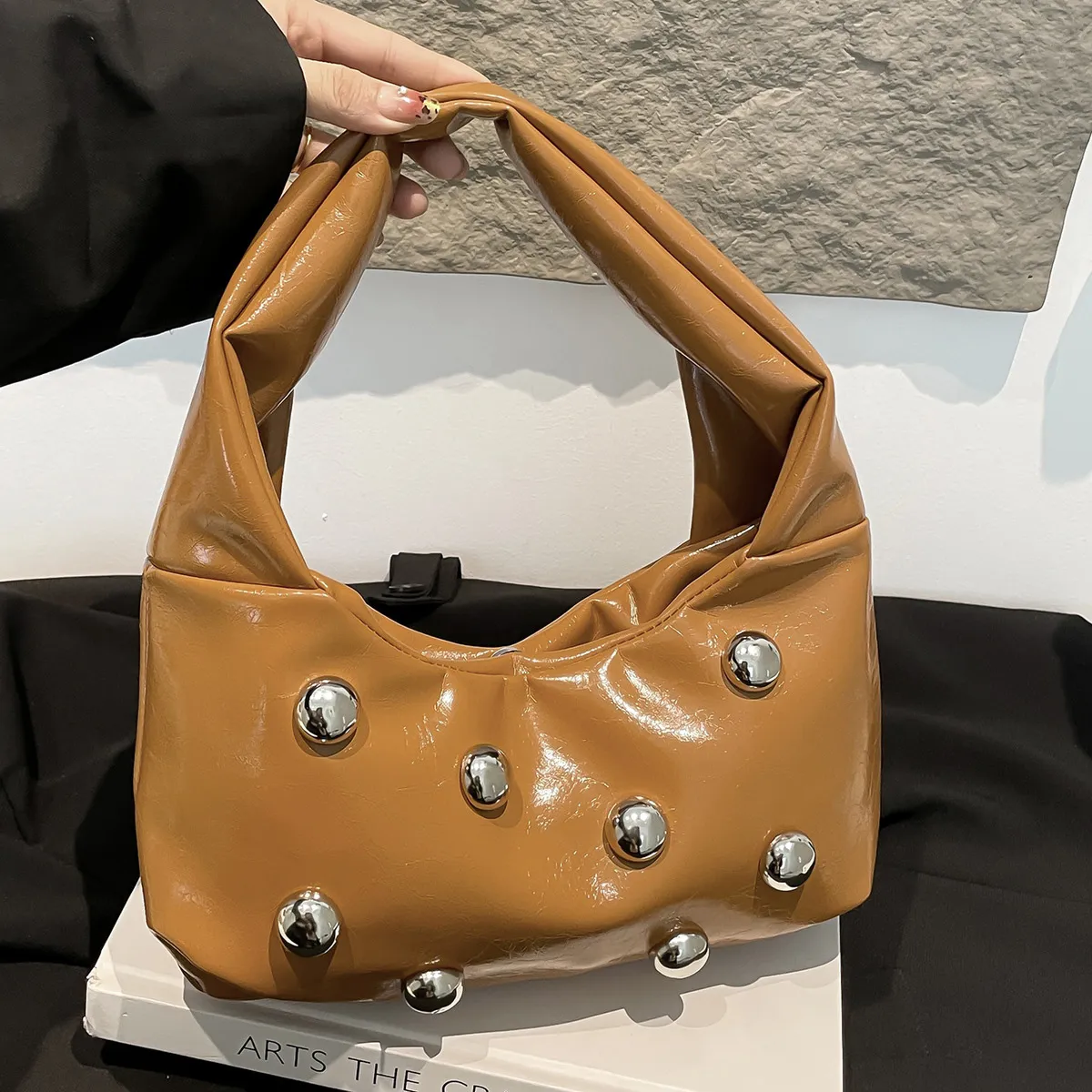 Women Fashion Solid Color Rivet Handbag