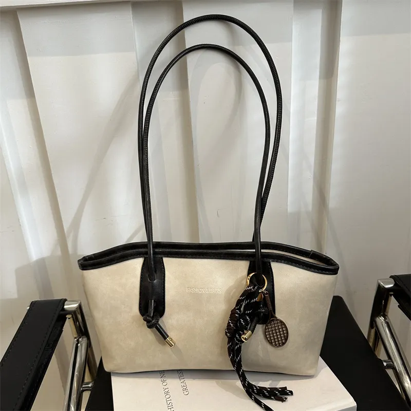 Women Fashion Retro Pendant Tote Bag with Large Capacity