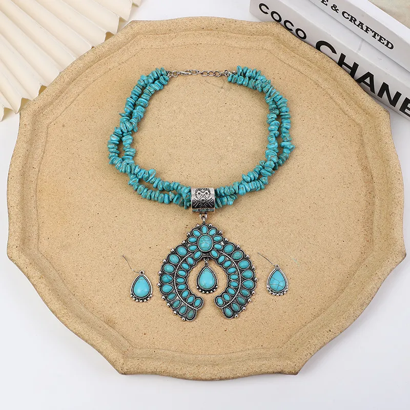 Women's Fashion Retro Geometric Round Floral Turquoise Pendant Earrings Necklace Two-Piece Set