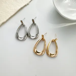 Women Fashion Geometric Oval Hollow Water Drop Earrings in Alloy