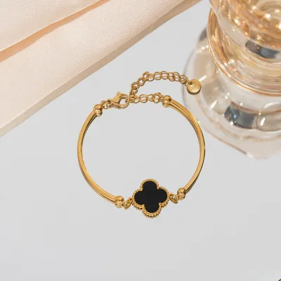 Stainless Steel Four-Leaf Clover Bracelet Women Fashion Commuter Bangle