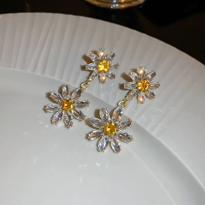 Women's Fashion Zircon Daisy Floral Stud Earrings